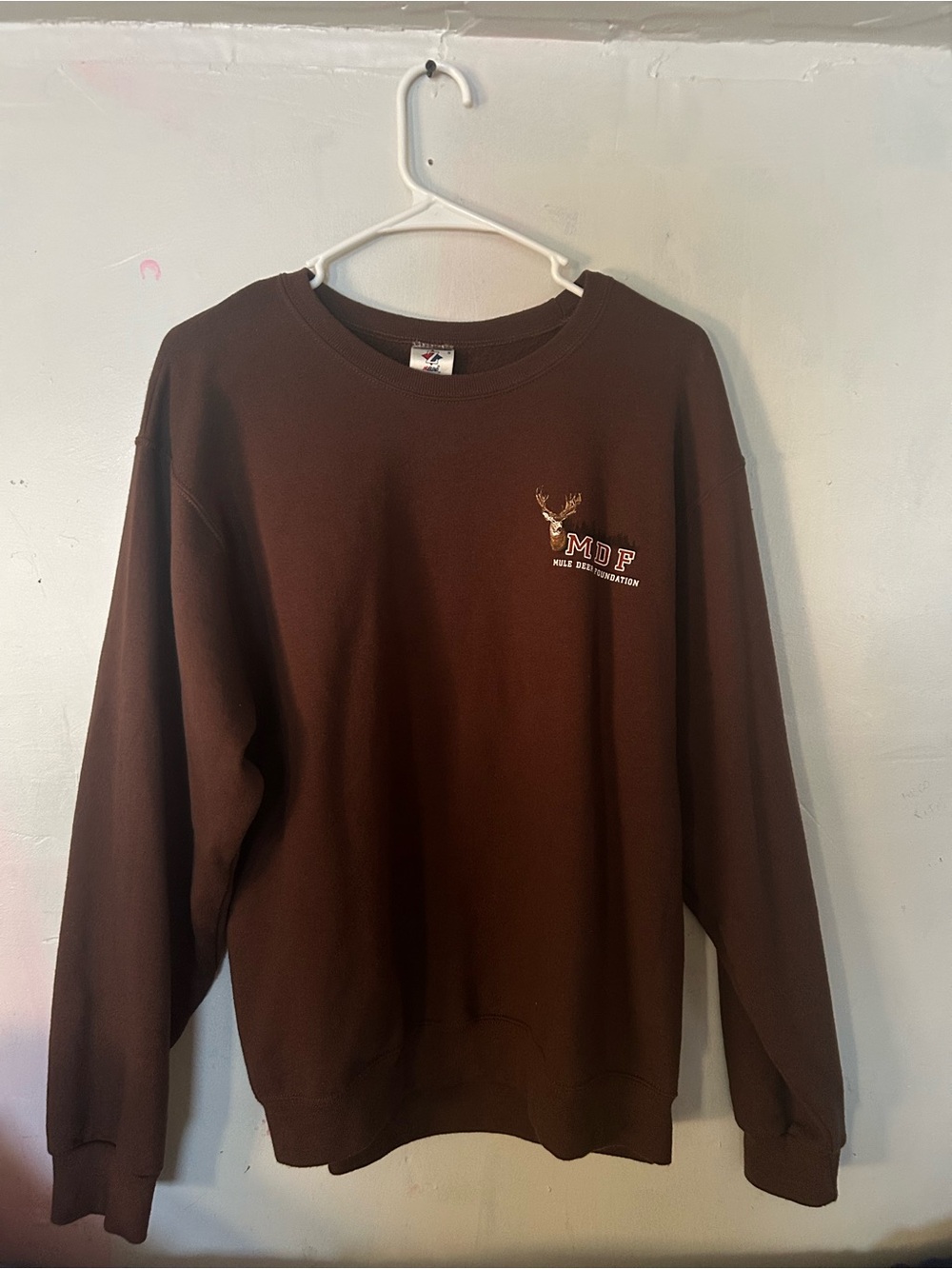 Mule deer foundation brown crew sweater